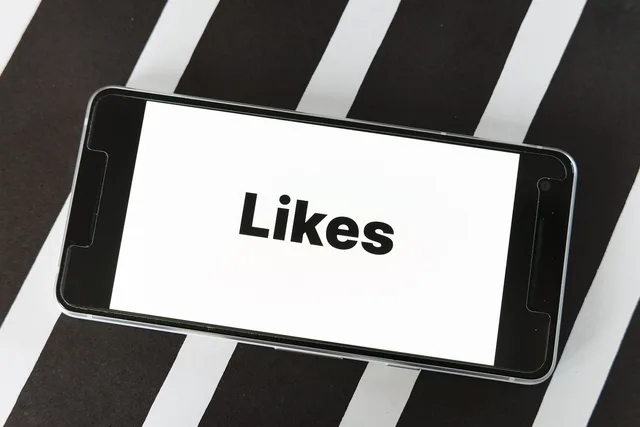 mockup, screen, smartphone, website, blog, word, thumbs up, count, social, media, influencer, facebook, statistics, number, instagram, marketing, twitter, internet, communication, network, youtube, xing, skype, like, influencer, youtube, youtube, youtube, youtube, youtube. How to read Sun Belt Rust Belt social media trends
