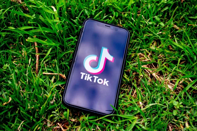tiktok, social media, app, tik tok, smartphone, iphone, mobile, internet, technology, digital, communication, apple, social, multimedia, screen, phone, youth, application, tiktok, tiktok, tiktok, tiktok, tiktok, tik tok, tik tok, tik tok, tik tok. How US algorithm changes affect Canadian and Mexican social media users