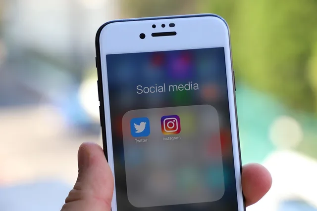 iphone, smartphone, social media, phone, mobile phone, icon, display, app, social networks, internet, social, facebook, instagram, twitter, instagram, twitter, twitter, twitter, twitter, twitter. How viral trends spread: the ratio, the S curve, thresholds